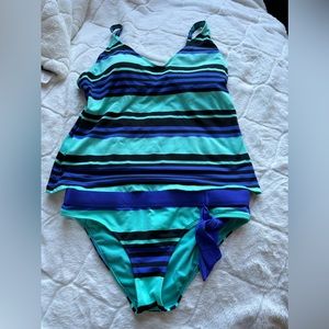 Jag bathing suit , bottoms are large , top is xl, in good condition